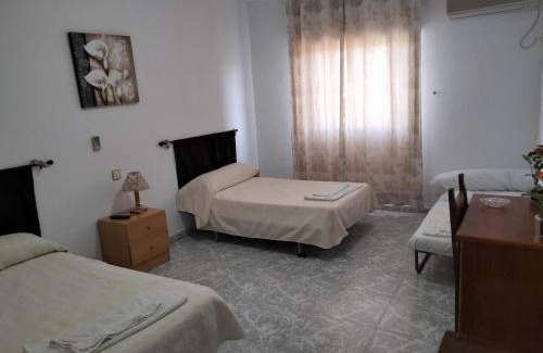 Alcaudete de la Jara House | Hostal Restaurante El Labrador