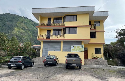 Banos de Agua Santa House | Hostal San Marín