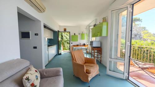 Finale Ligure Apartment | Hostdomus-Dream Suite-on the sea