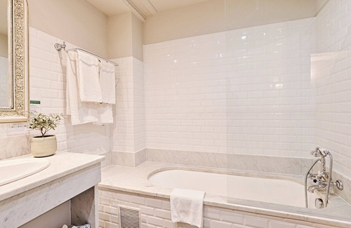 Bormes-Les-Mimosas Hotel | Hostellerie du Cigalou