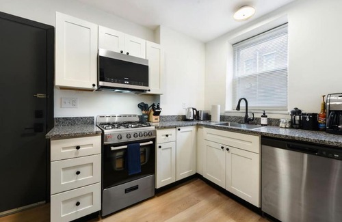 Lower Lawrenceville Apartment | HostWise Stays - Butler St - Private Entrance on Ground Floor - Lower Lawrenceville