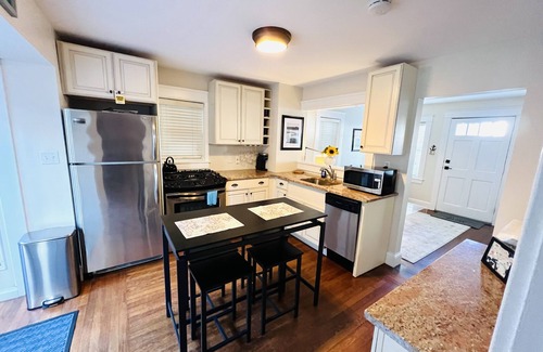 Yachting Village House | Hot Pad/Downtown Newport/Harbor View