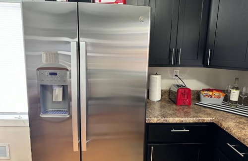 Racine House | Hot Stuff! Pro Cleaned Self Check In Sleeps 10