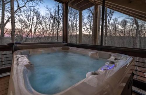 McCaysville House | Hot Tub 3 Fireplaces Firepit Riverside Firepit