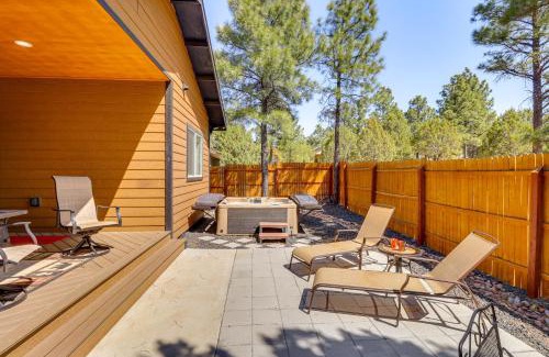 Show Low House | Hot Tub and Outdoor Living Relaxing Show Low Cabin