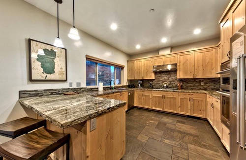 Pioneer Trail Cabin | Hot Tub, EV Charger, Bunk Beds, High-end Mountain Home, A/C, Fire Place