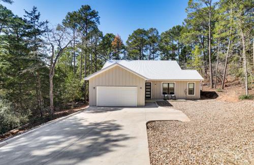 Bastrop House | Hot Tub, Game Room and Fire Pit Evergreen Escape