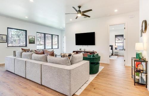 Bastrop House | Hot Tub, Game Room and Fire Pit Evergreen Escape