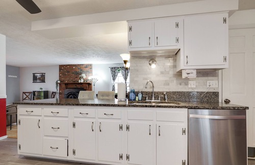 Riverside House | Hot Tub | Game Room | Near WPAFB & USAF Museum