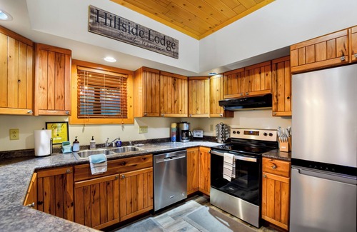 Baraboo House | Hot Tub! Game Room! Sauna! Grill! Baraboo/Dells