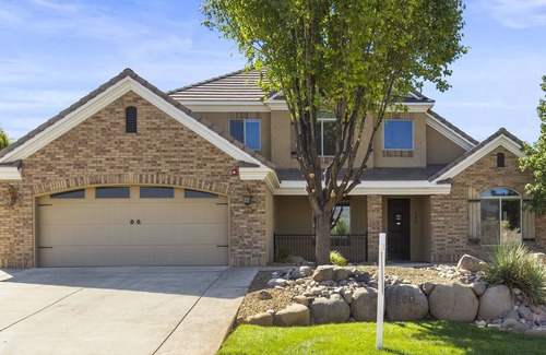 Toquerville House | Hot Tub Game Room. Sleeps 17. You Tube TV. 20 minutes to Zions Natl Park