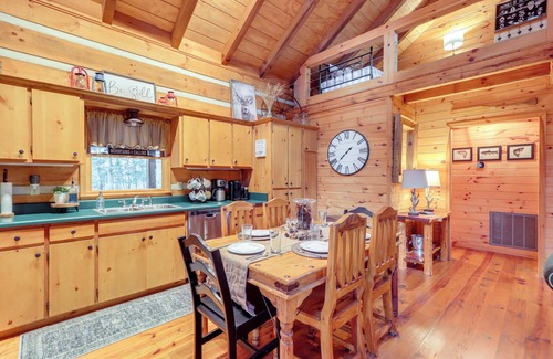 Dial Cabin | Hot Tub & Games: Ridgetop Cabin in Blue Ridge!