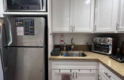 Fernwood House | Hot Tub, Garden Patio, Canopy Bed - The Zen Den