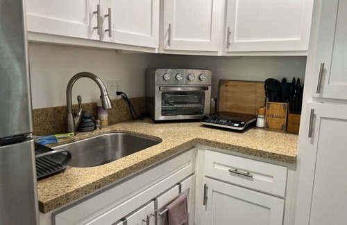 Fernwood House | Hot Tub, Garden Patio, Canopy Bed - The Zen Den