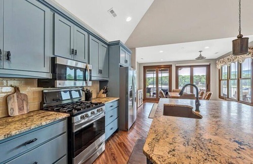 Huddleston House | HOT TUB HAS ARRIVED! 3 Bedrooms, 1 Flex Room, 4 Bathrooms! Come Visit 'Worth The Wait'! - BUT, YOU