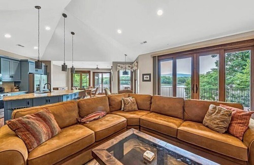 Huddleston House | HOT TUB HAS ARRIVED! 3 Bedrooms, 1 Flex Room, 4 Bathrooms! Come Visit 'Worth The Wait'! - BUT, YOU
