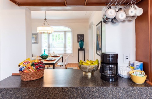 Deer Park House | Hot tub, Highlands-Restaurant Row Churchill Downs, Zoo, Bellarmine, Downtown
