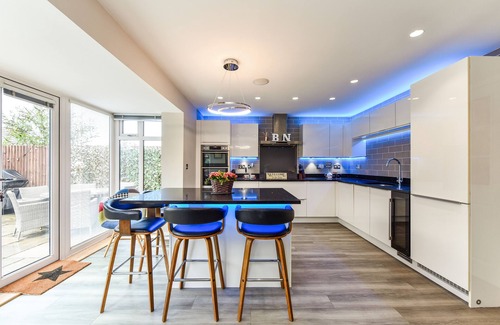 Clanfield House | Hot Tub House in the South Downs