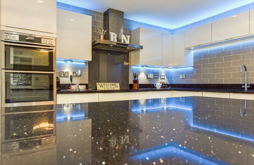 Clanfield House | Hot Tub House in the South Downs