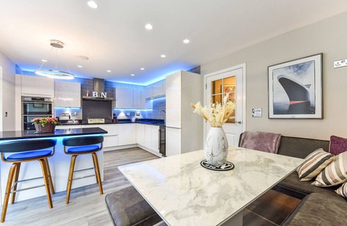 Clanfield House | Hot Tub House in the South Downs