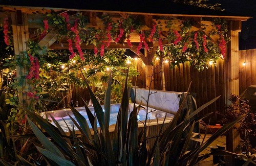 Clanfield House | Hot Tub House in the South Downs