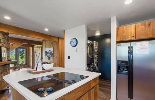 Los Ranchitos Estates House | Hot Tub, Incredible Deck/Views, Pet Friendly, Family Retreat!