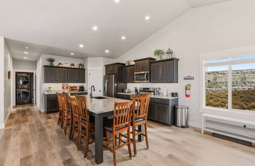 Sweetwater Apartment | Hot Tub Lake Views Ideal Beach Sleeps 21