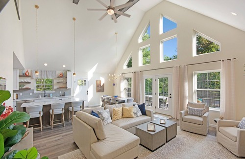 Briar Crest Woods Ski Chalet | ❤️ Hot Tub- Mini Golf & Putting Gr- Game Rm- Dog Friendly