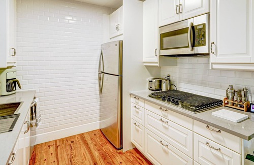 Seybold House | Hot tub Paradaise: outdoor kitchen and personalized attention. Pet-friendly