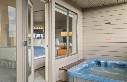 Century West House | Hot-Tub - Picturesque 2 BDR in Resort