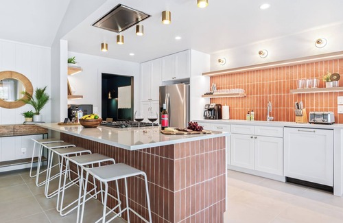 Manor House | Hot Tub + Pool + Firepit + Gameroom ~ Separate Guesthouse