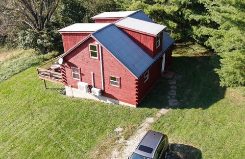 Stewart House | Hot Tub, Quiet, Relaxing , Fishing, Wi Fi, A.C., Fire Pit, Windy 9, Hot Tub
