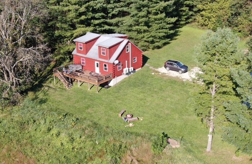 Stewart House | Hot Tub, Quiet, Relaxing , Fishing, Wi Fi, A.C., Fire Pit, Windy 9, Hot Tub