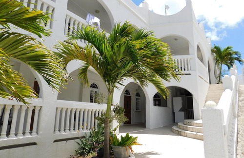 Estate Hope West Condo | Hot Tub & Saltwater Pool- Scenic 2bedroom 2bath Island Castle Rentals