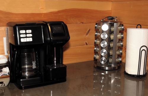 Whittier Cabin | Hot Tub! Sleeps 5! Dog friendly w/View. Near Polar Express, WCU, Casino