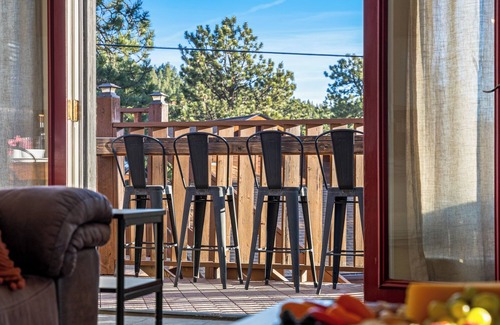 Bailey Cabin | HOT TUB, Starlink, Mountain Views, Red Rocks 25 min away, Easy Paved Road