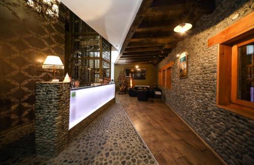 Mejë Hotel | Hotel Çarshia e Jupave