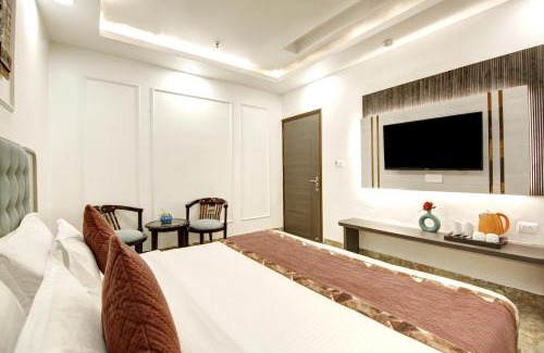 Paharganj Hotel | Hotel All Iz Well - Traveller Choice Award winner 2025