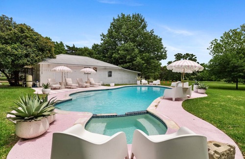 Round Top Hotel | Hotel Bebe | Bungalow 2 | Pool+Fire Pit