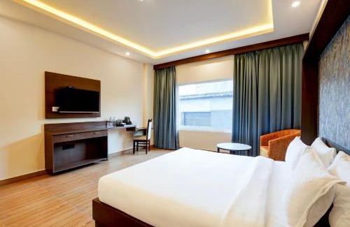 South West Hotel | Hotel Caves Inn Plaza Near IGI Airport