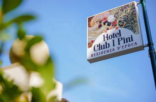 Lido di Camaiore Hotel | Hotel Club i Pini - Residenza d'Epoca in Versilia