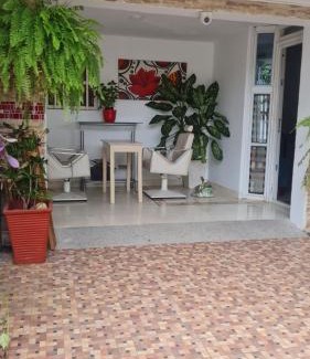 Comuna 4 House | Hotel Cra17a21a avenida 22 cerca a escenario deportivos iglesias y clinicas