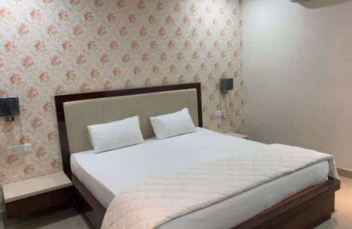 Satna Hotel | Hotel Crown Resort