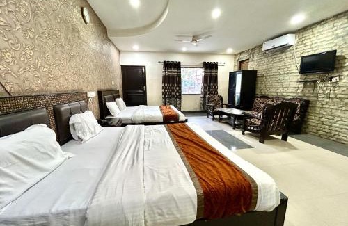Badrinath Hotel | Hotel Dev Palace, Badrinath road, Tapovan- Rishikesh