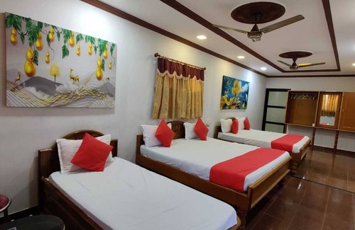 Bhuj Hotel | Hotel Dollar