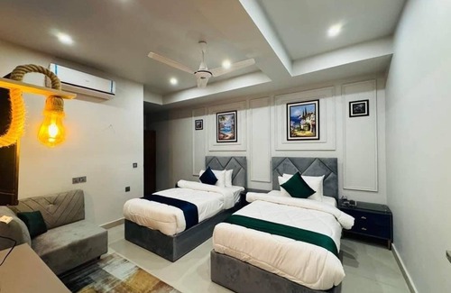 Gulshan-E-Jamal Hotel | Hotel Four Square