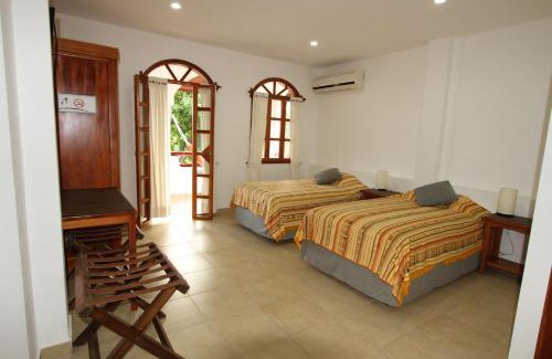 Bahia de la Academia Hotel | Hotel Galapagos Suites B&B