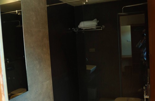 Stone House Area Hotel | Hotel Glanton Manor