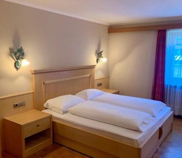 Vipiteno Historic Center Hotel | Hotel Goldenes Kreuz - since 1605