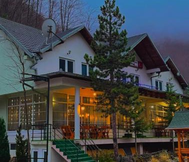 Pejë Hotel | Hotel Gryka